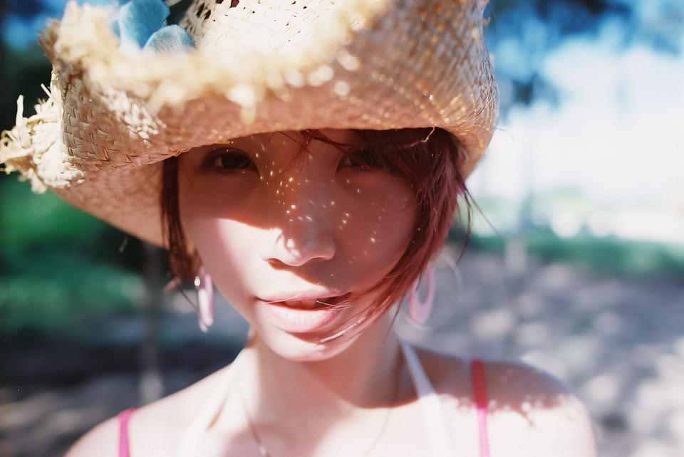 夏日里的艳丽美女