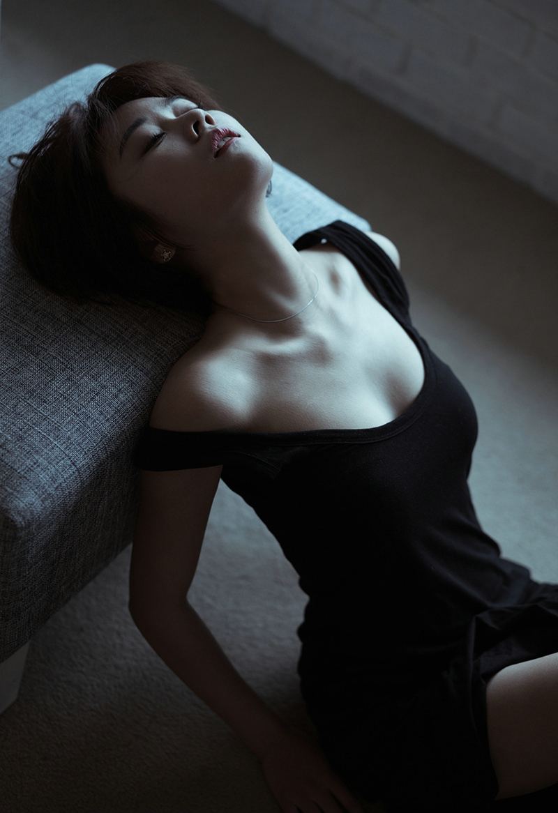 冷傲的短发宅女