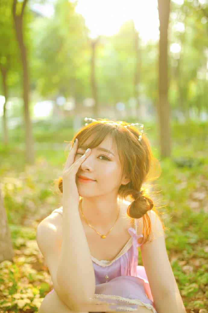 少女的户外调皮