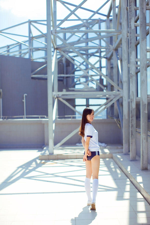 可爱运动装少女