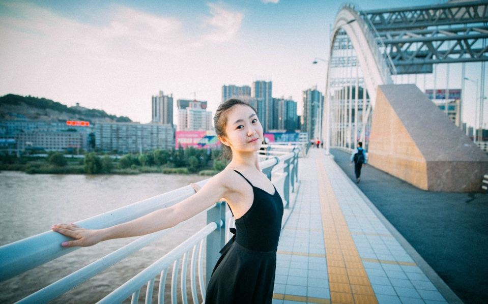 气质优雅的舞蹈少女