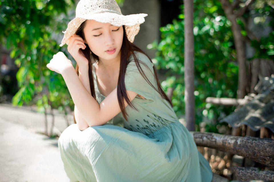 美女夏日绿意