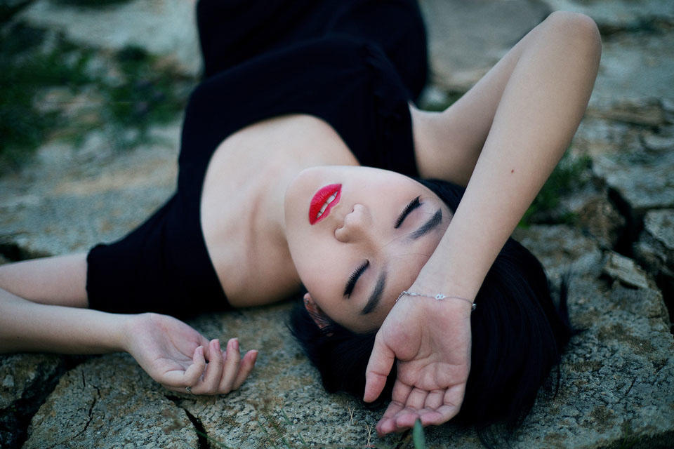 诱惑的妩媚少女