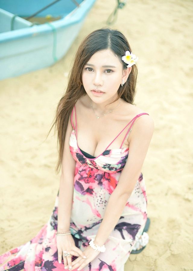 女神楚楚碎花连衣裙