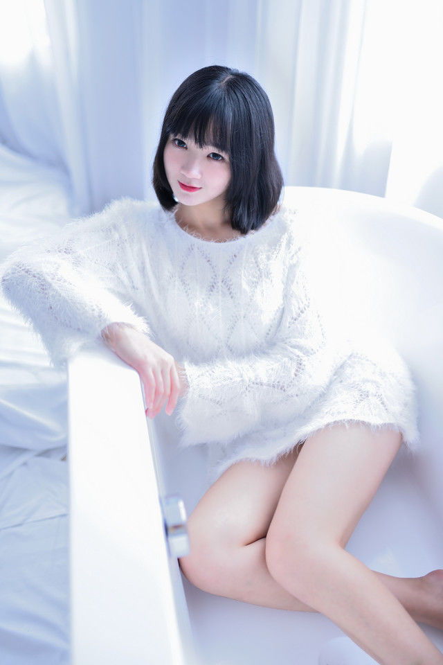 浴缸毛衣小萝莉