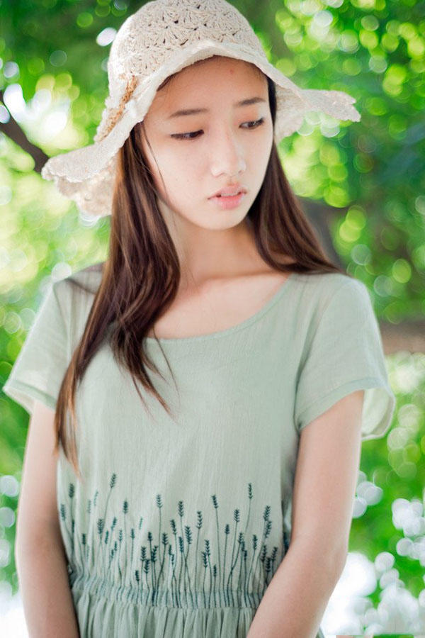美女夏日绿意