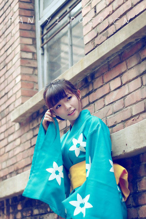 深巷中的和服少女