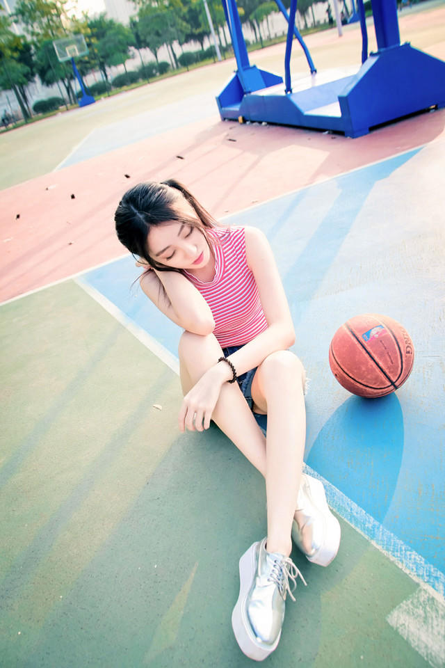 球场上的白皙女神