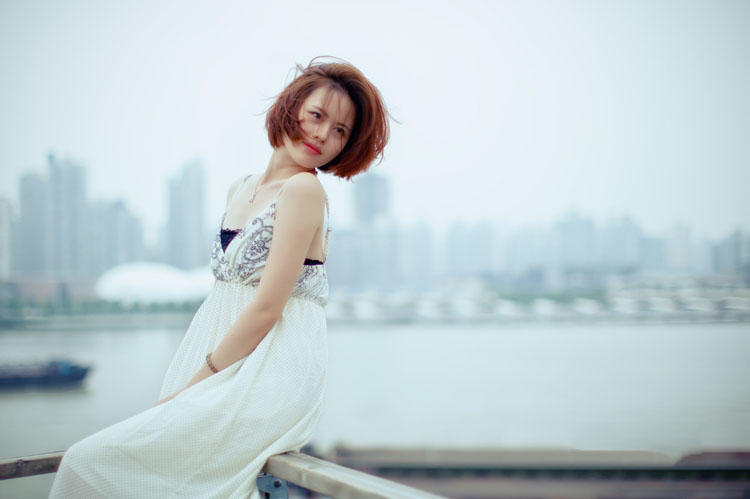 夏日气息的女子