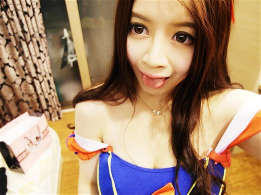 白嫩美女刘六宁