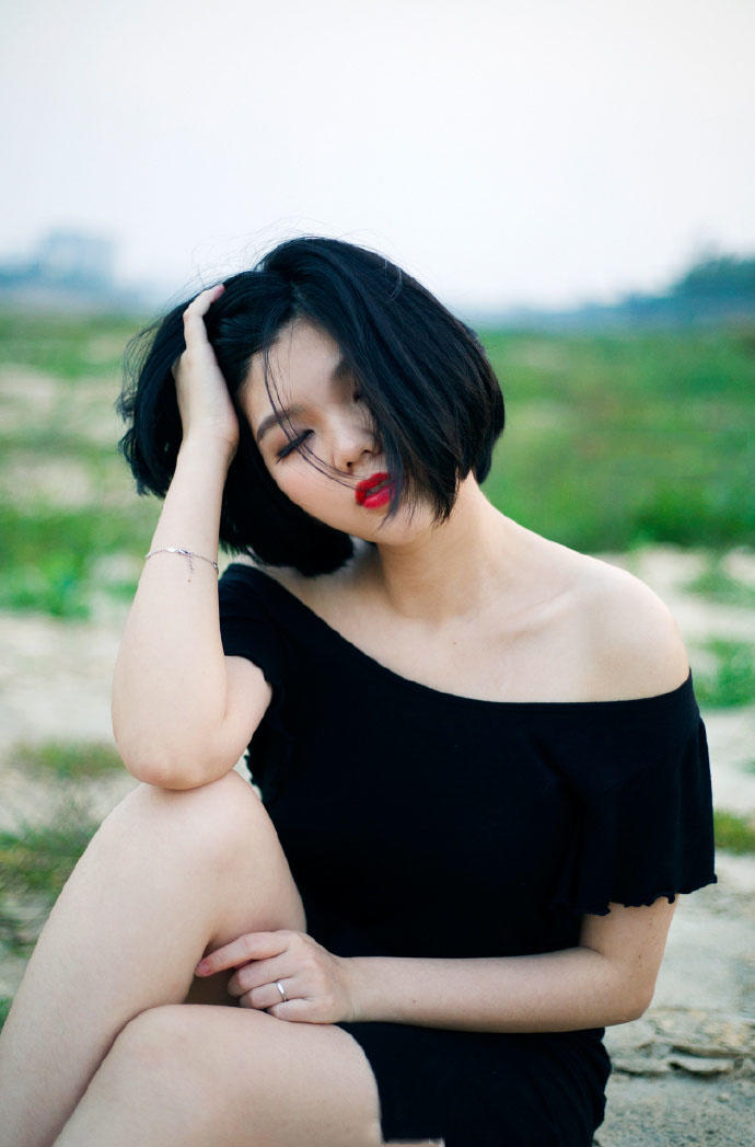 诱惑的妩媚少女