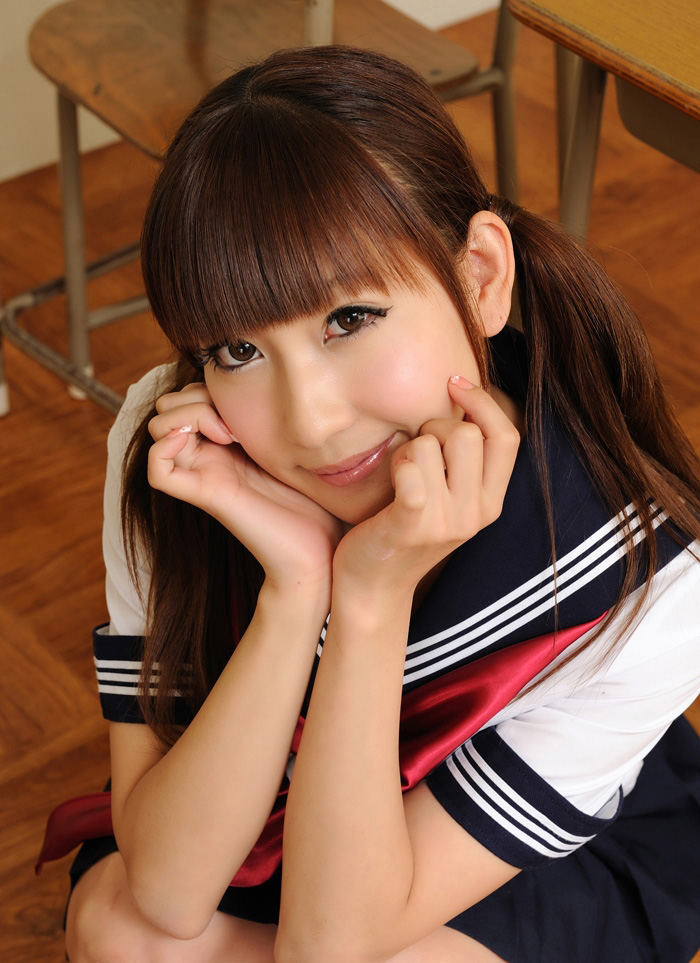 日本甜美制服美女