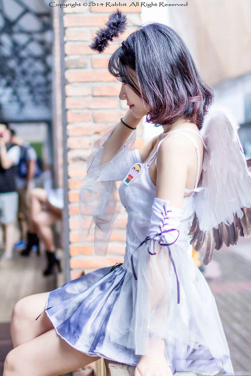 广场上的纯白天使