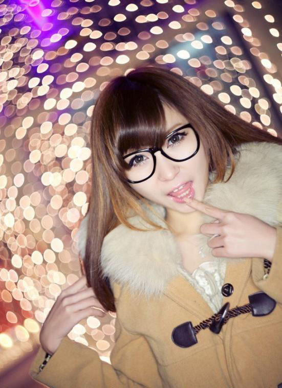 小萝莉逗人表情