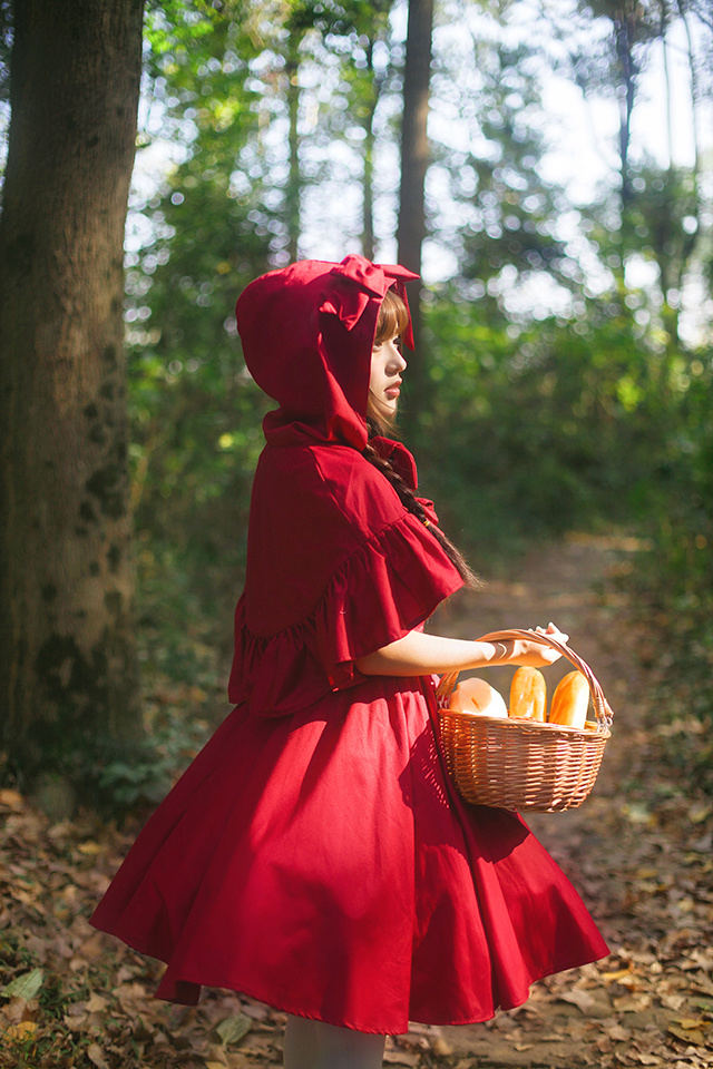 迷路的可爱小红帽