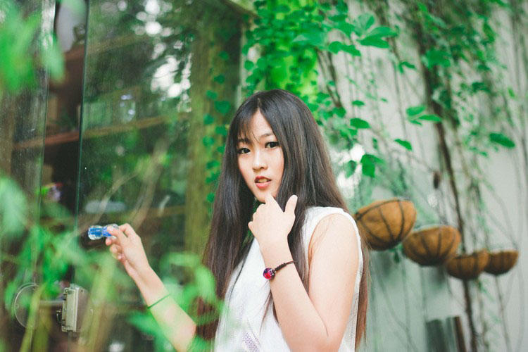 少女宁静的夏天