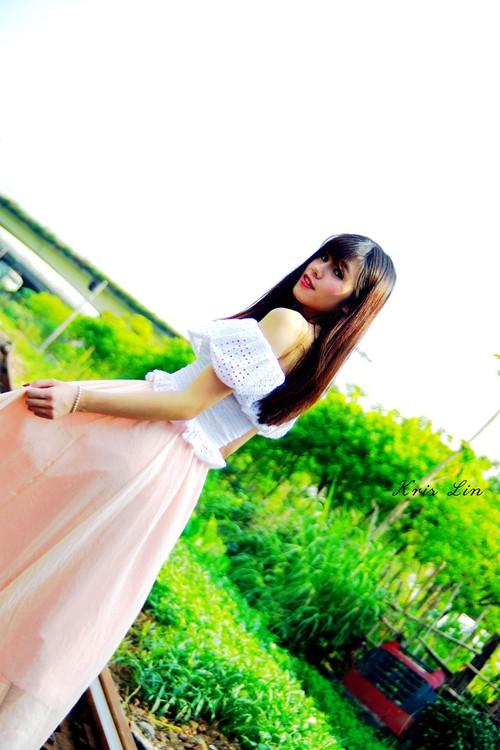 清纯少女露香肩