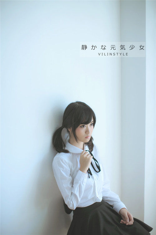 小凳子上的校花