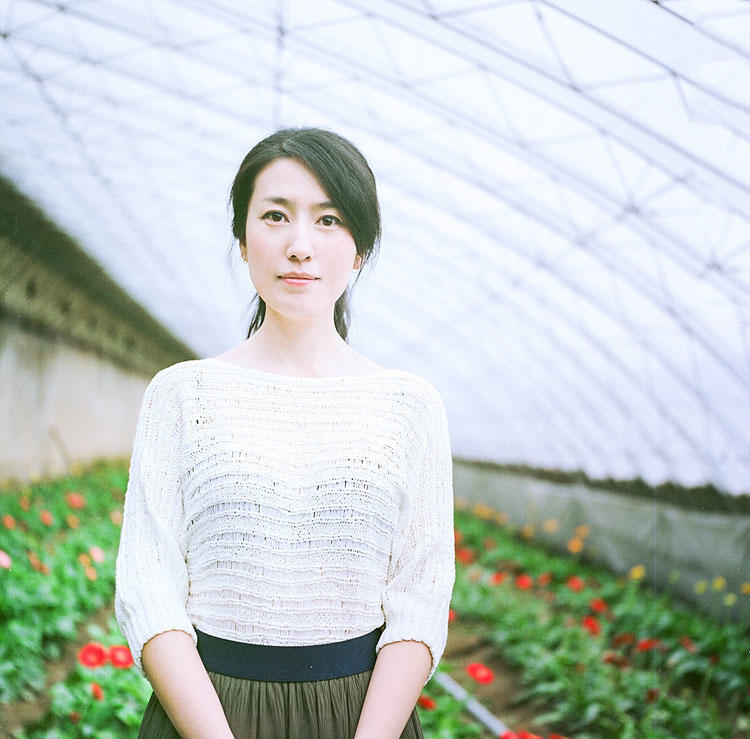 花棚中的唯美少女