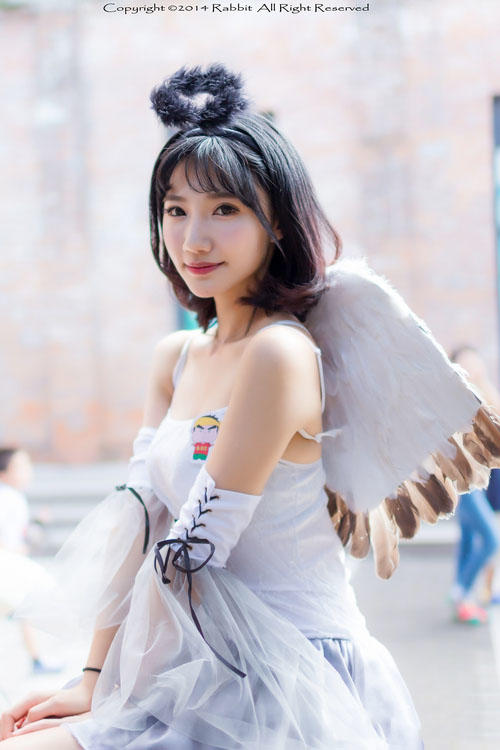 广场上的纯白天使