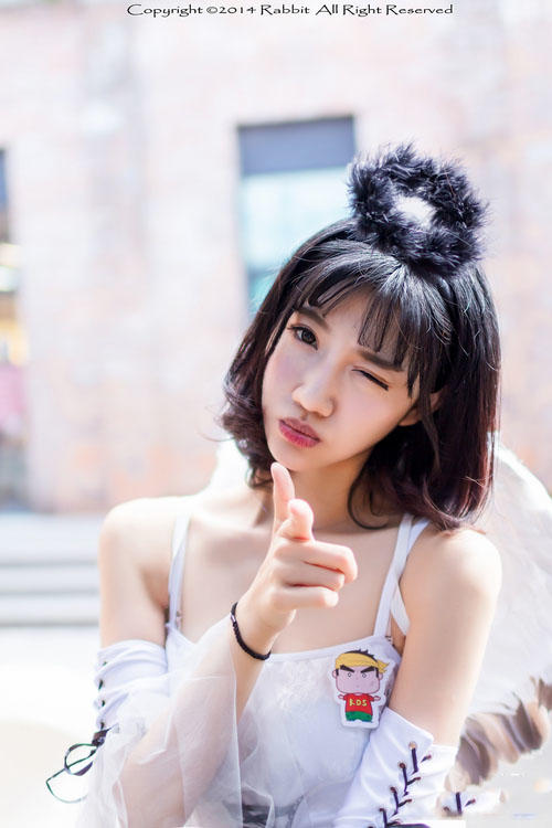 广场上的纯白天使