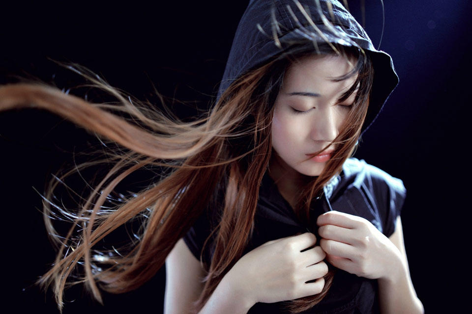 风吹散了你的发梢