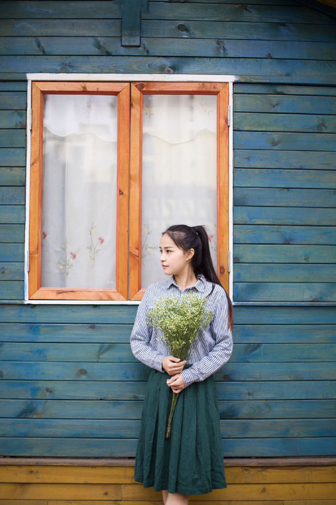 邻家姑娘甜美的微笑