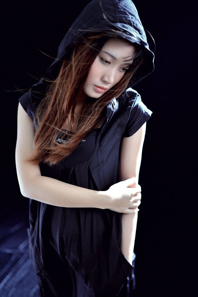 风吹散了你的发梢