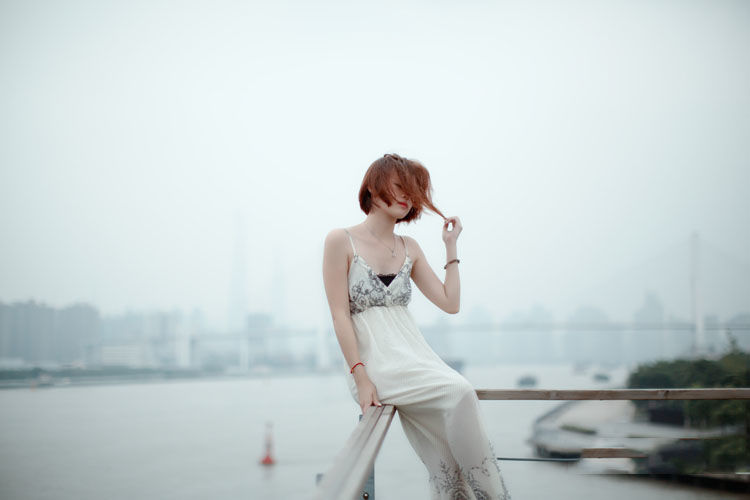 夏日气息的女子