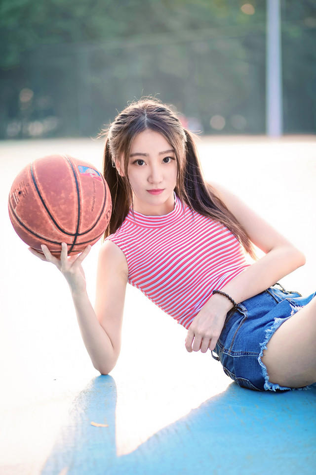 球场上的白皙女神