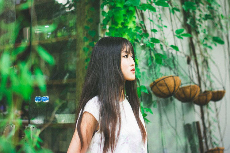 少女宁静的夏天