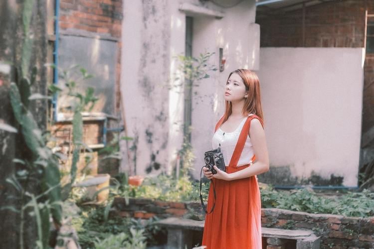 热爱摄影的唯美少女