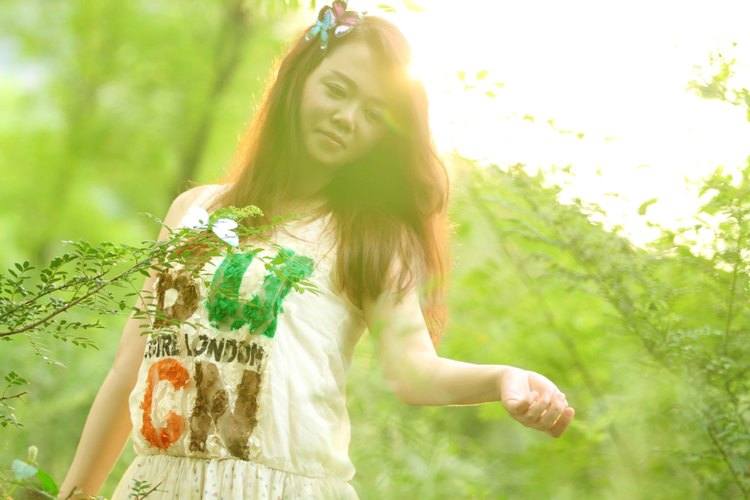 树林中的纯美少女