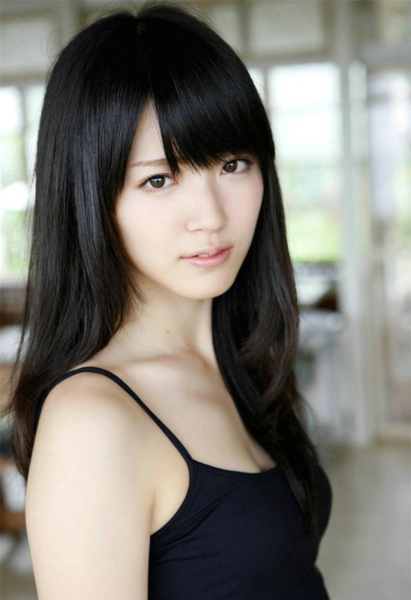 清纯美女吊带装