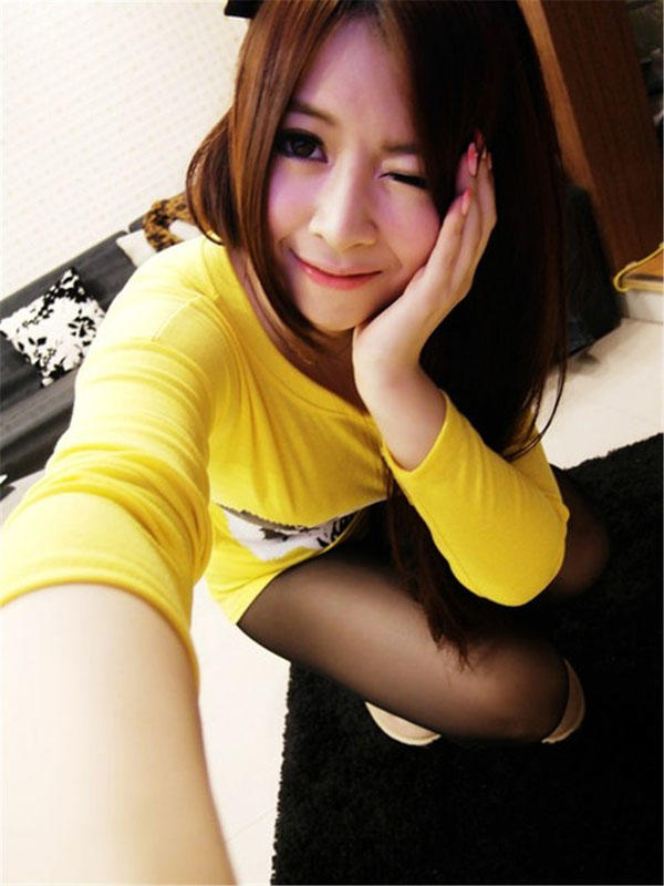 白嫩美女刘六宁