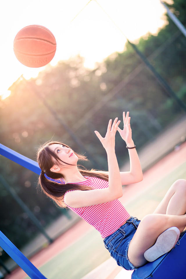 球场上的白皙女神