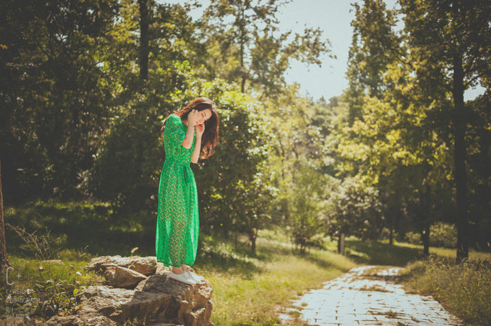 绿衣姑娘的忧伤