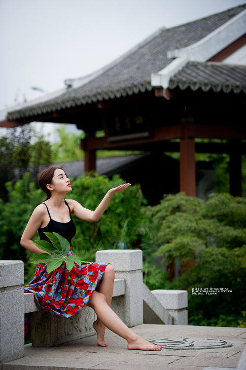 仲夏墨色的Flora