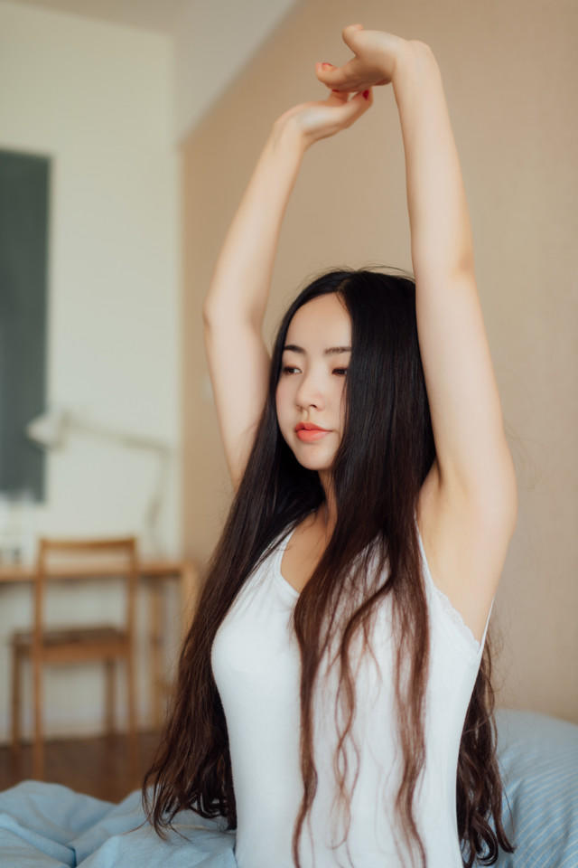 长发恬静私房美眉