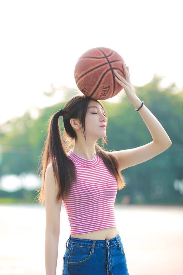 球场上的白皙女神