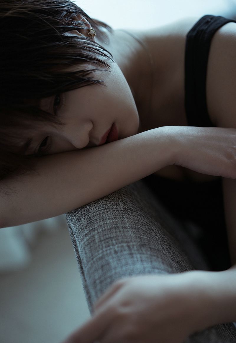 冷傲的短发宅女