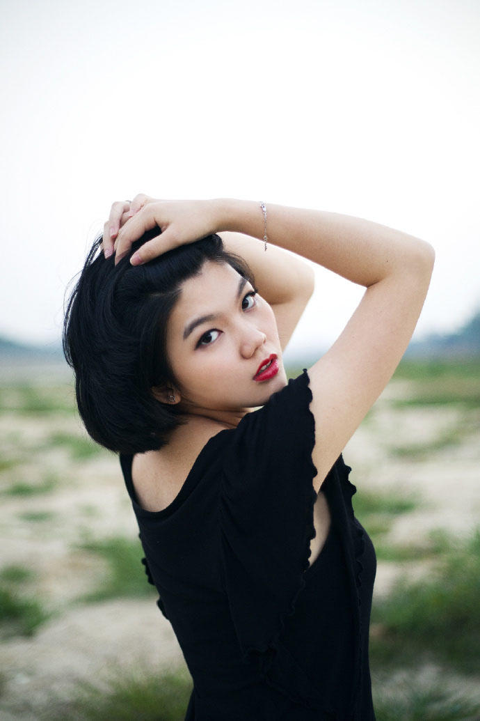 诱惑的妩媚少女