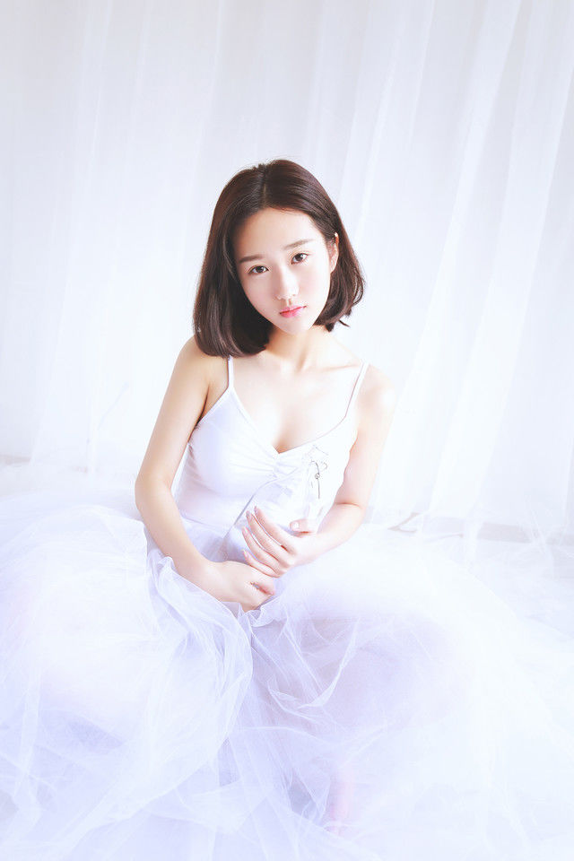 清新短发纯真少女