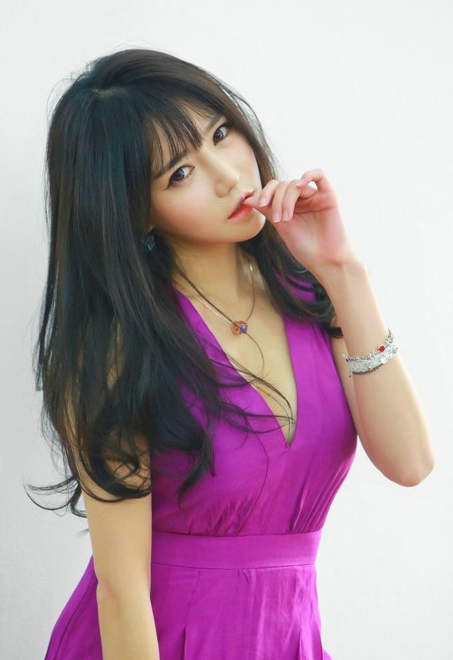 韩国卷发慵懒美女