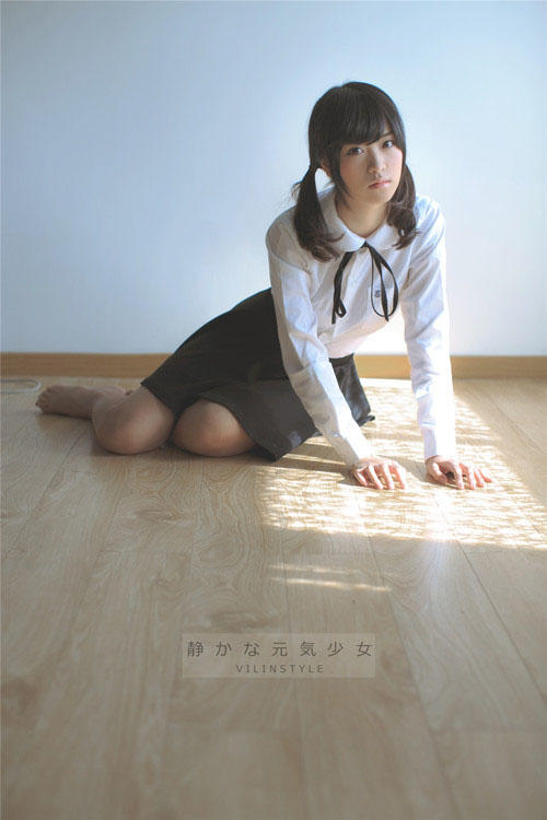 小凳子上的校花