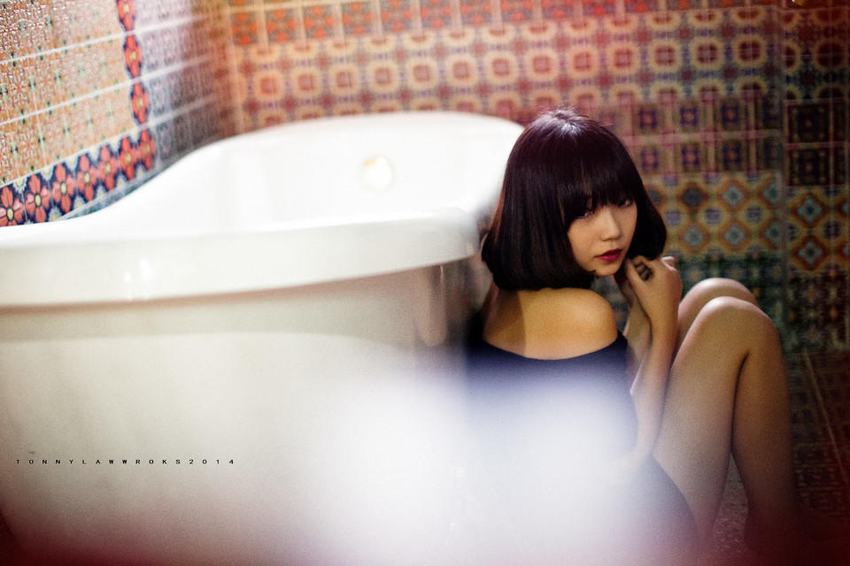 浴缸里的美人