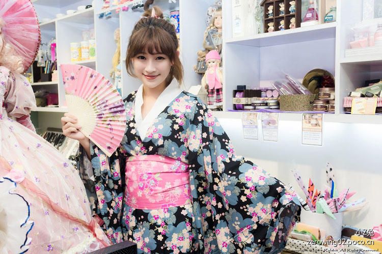 身材曼妙的和服少女