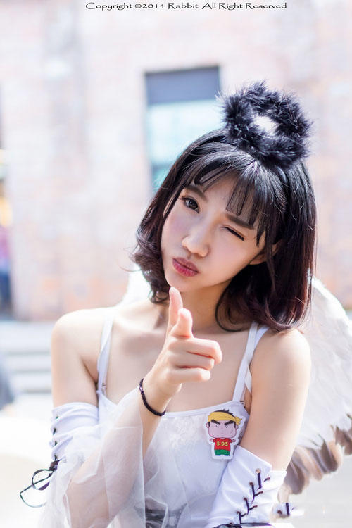 广场上的纯白天使