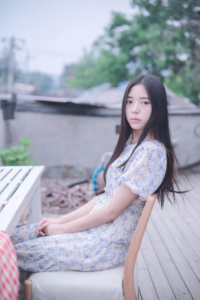 少女的淡淡忧郁