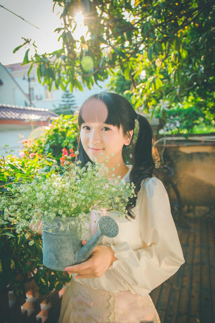 可爱少女的清新夏日